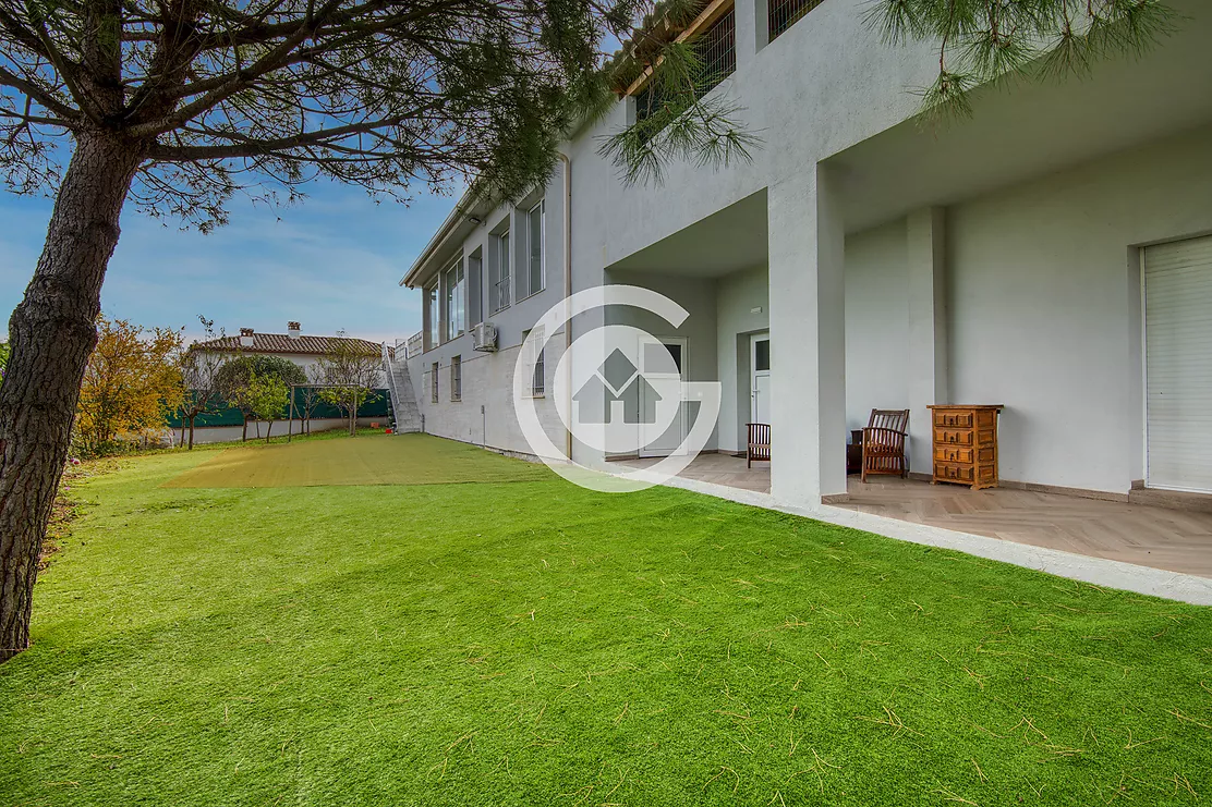 Exclusive house with a pool in a Calonge .