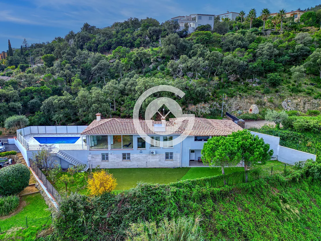 Exclusive house with a pool in a Calonge .