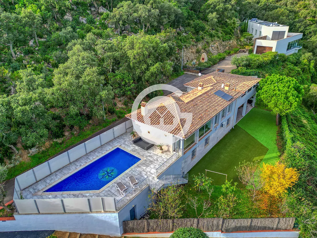 Exclusive house with a pool in a Calonge .