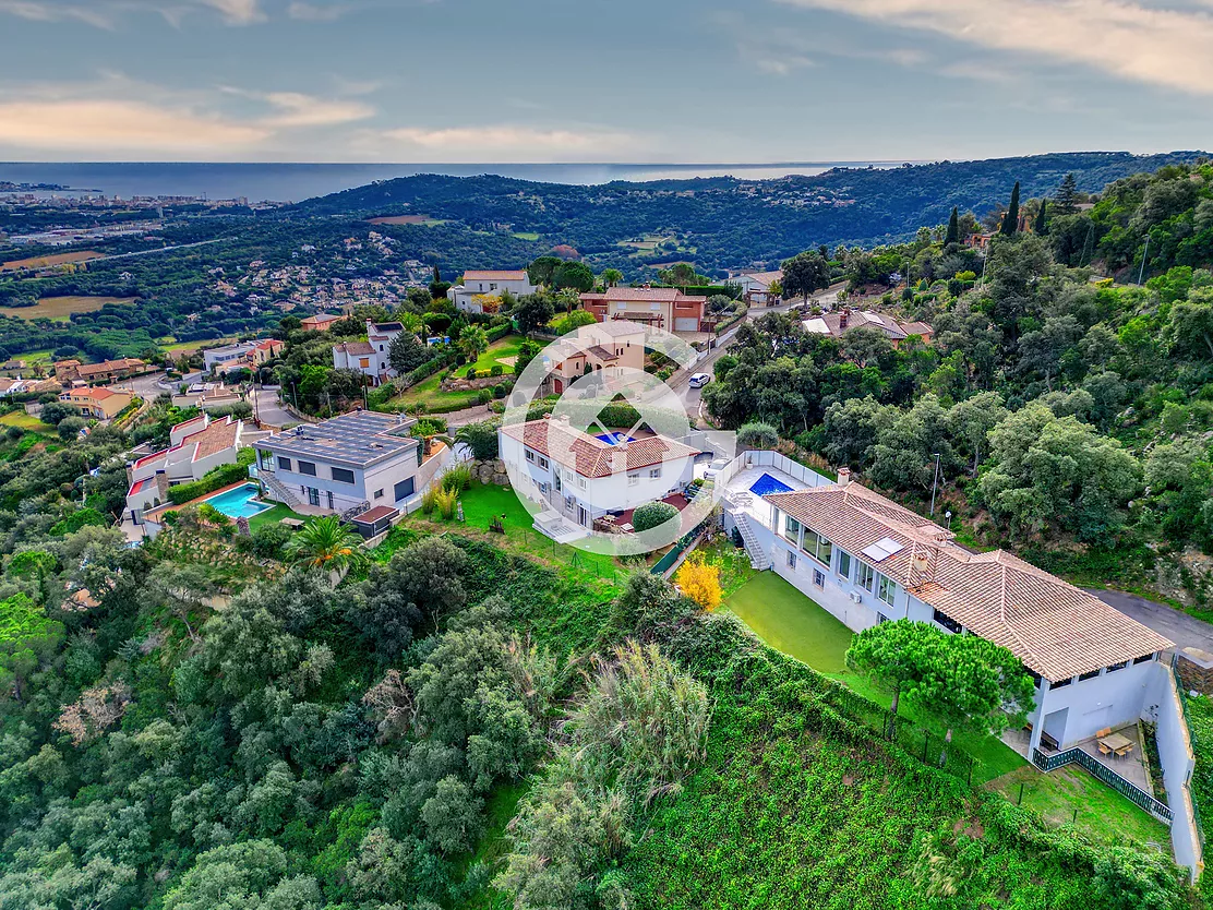 Exclusive house with a pool in a Calonge .