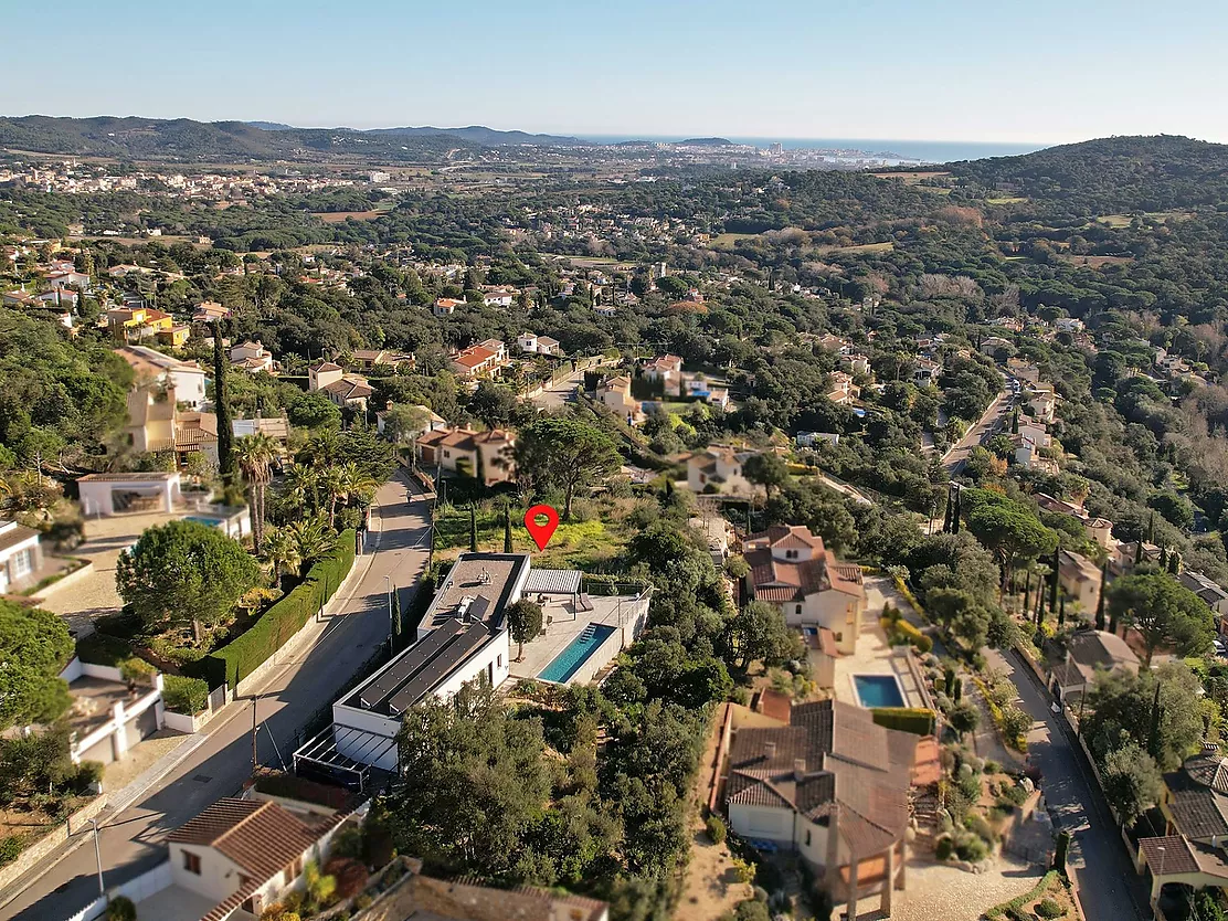 Modern villa with south-facing orientation and beautiful views.