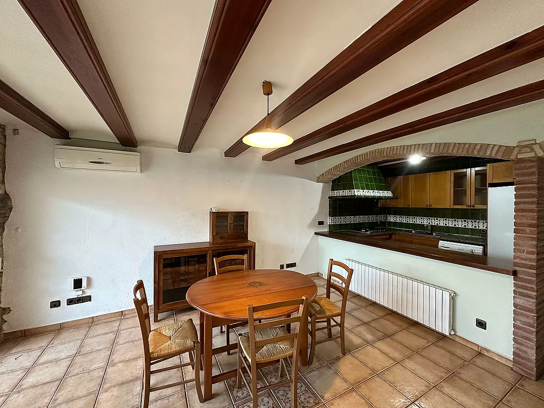 Casa amb ampli jardí en venda a La Bisbal d'Empordà