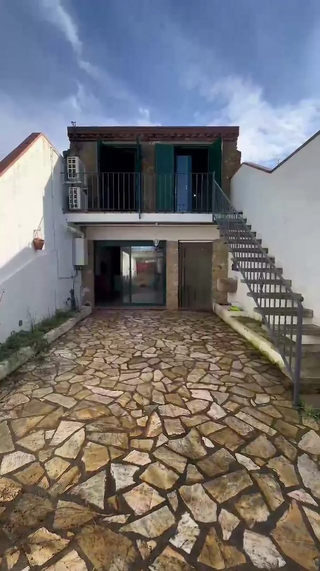 Casa amb ampli jardí en venda a La Bisbal d'Empordà