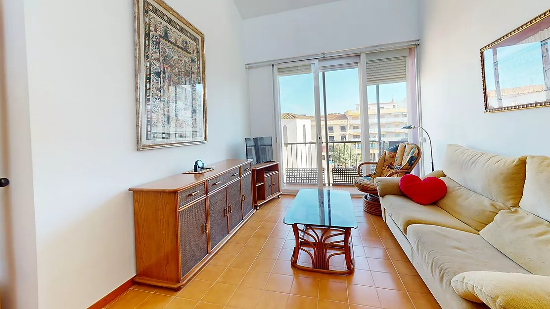 Magnificent apartment in the second row from the sea.