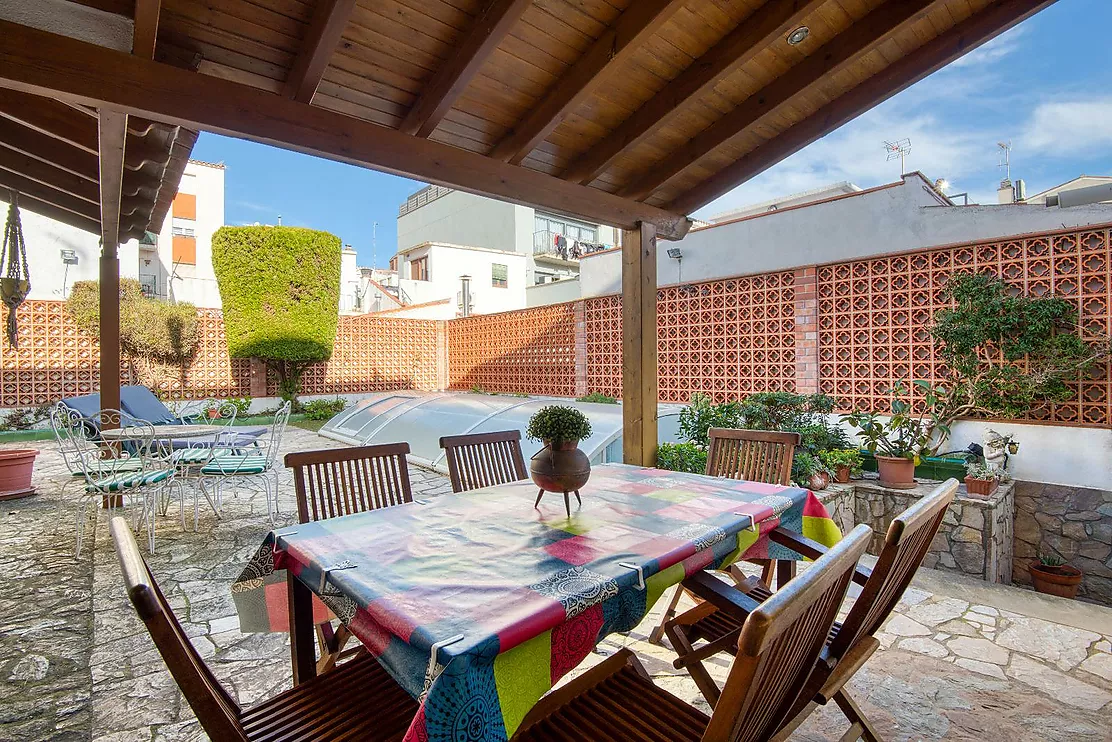 Casa amb terrassa, piscina, barbacoa i xemeneia a Sant Feliu de Guíxols