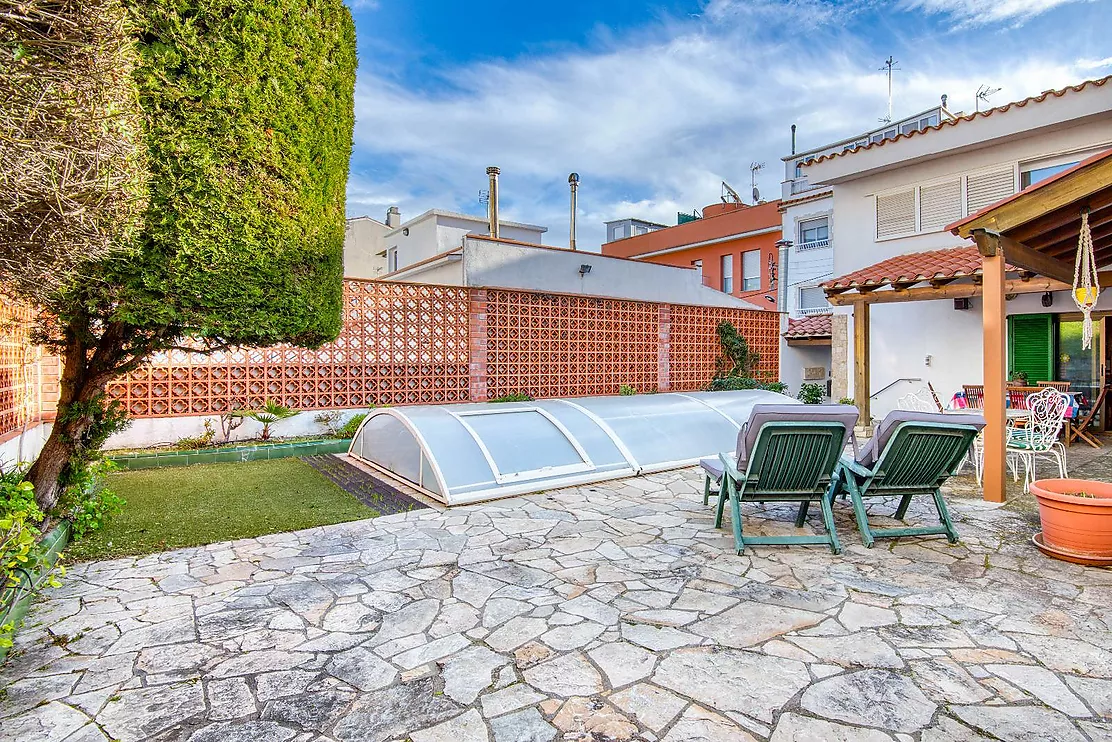 Casa amb terrassa, piscina, barbacoa i xemeneia a Sant Feliu de Guíxols