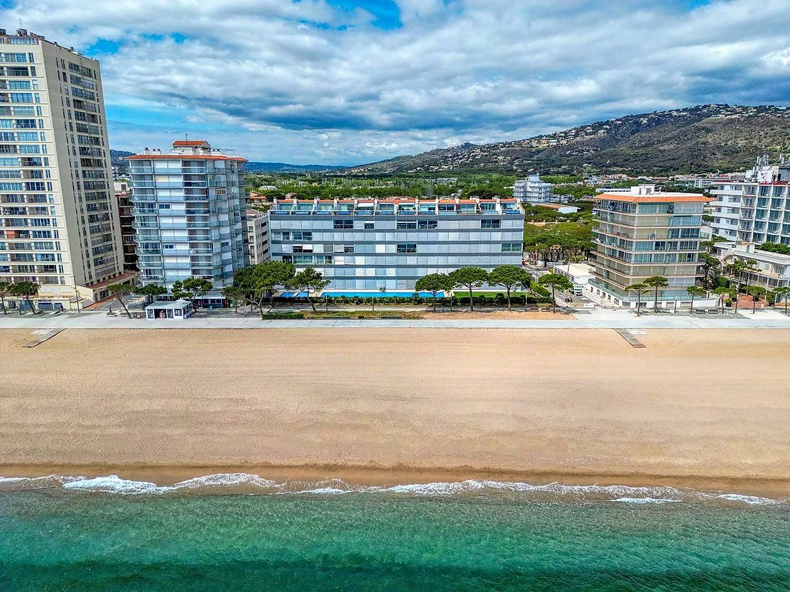 Exclusiu dúplex a primera Línia de Platja d'Aro amb vistes espectaculars al mar