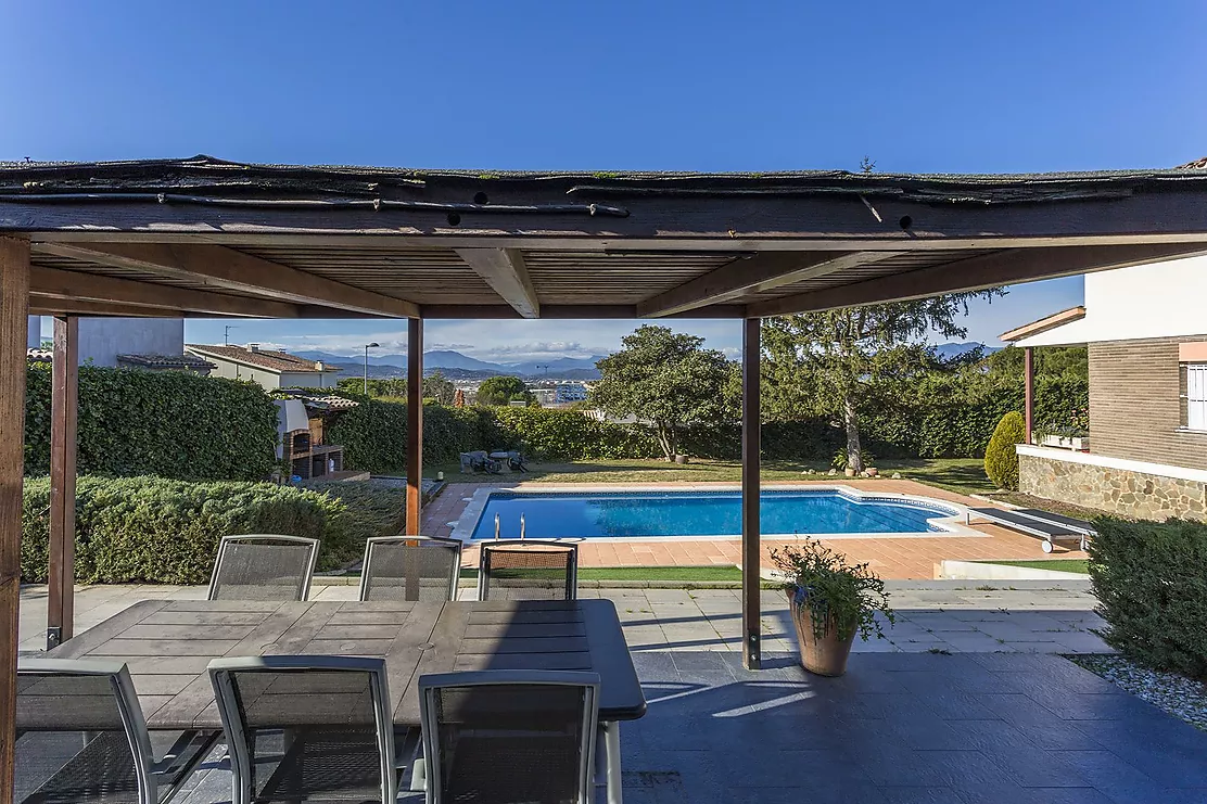 Casa a Palau molt assolellada amb jardí i piscina