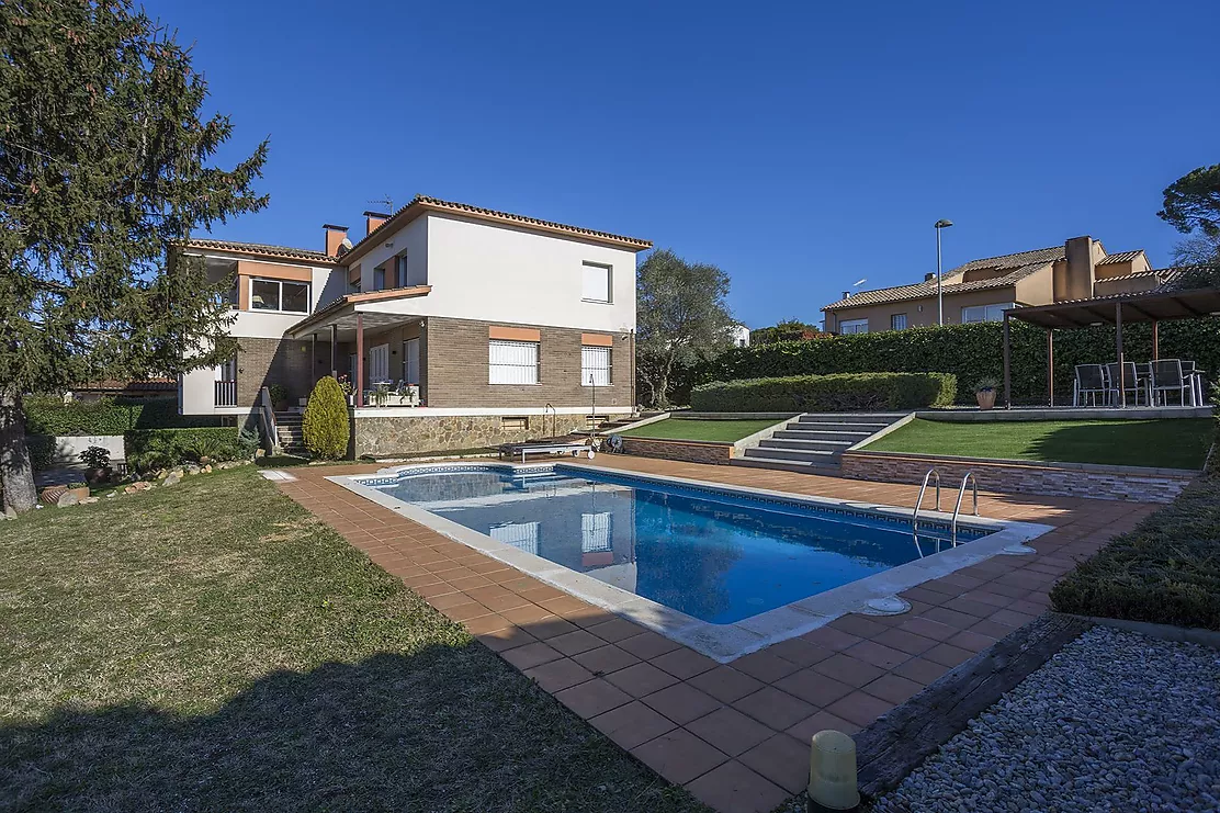 Casa a Palau molt assolellada amb jardí i piscina