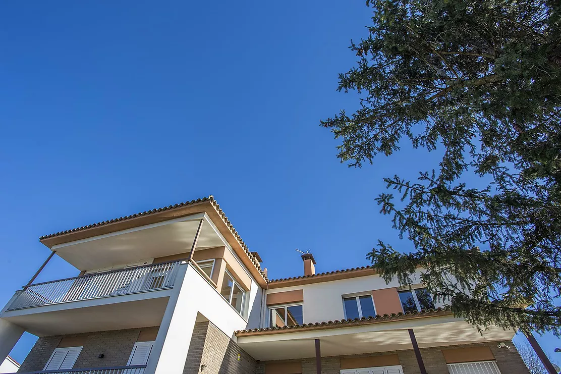 Casa a Palau molt assolellada amb jardí i piscina