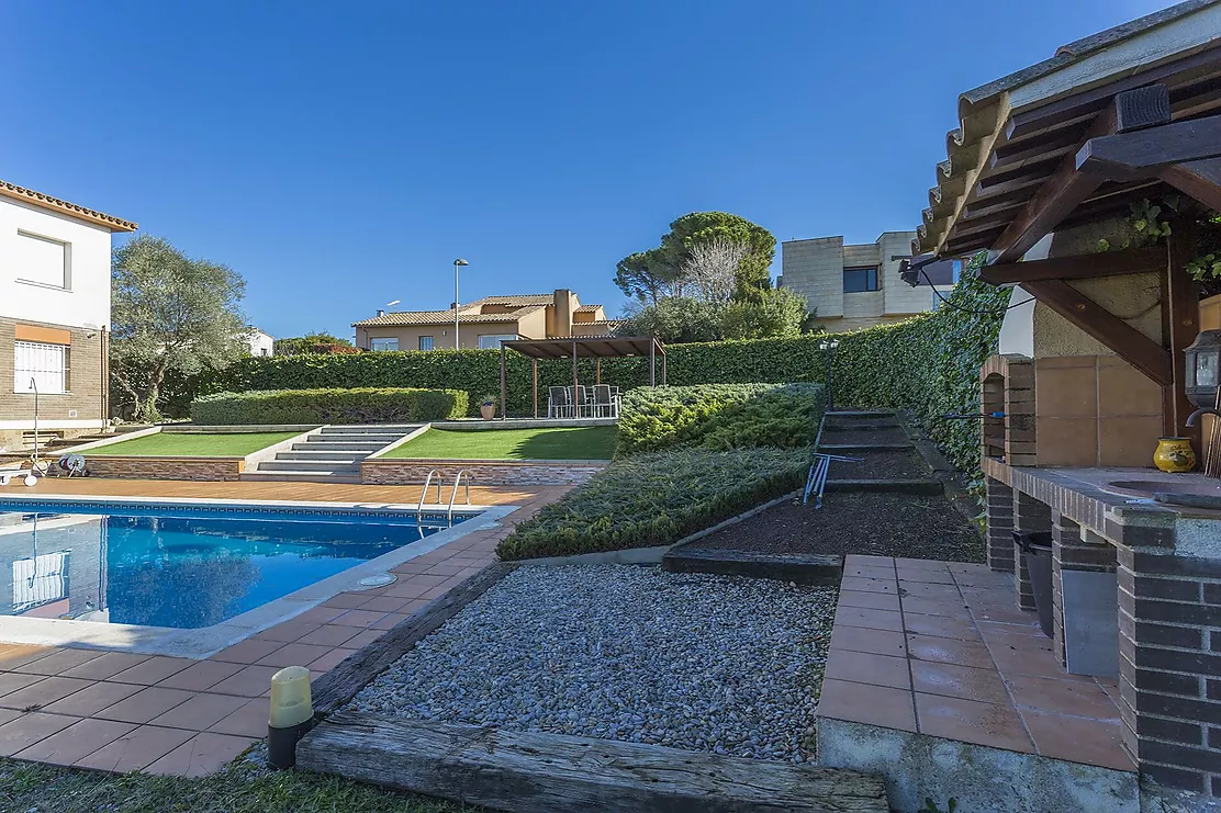 Casa a Palau molt assolellada amb jardí i piscina