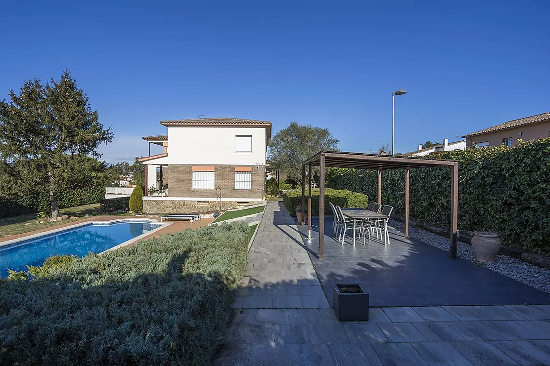 Casa a Palau molt assolellada amb jardí i piscina