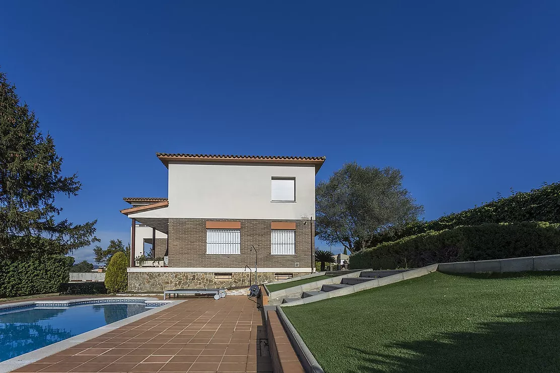 Casa a Palau molt assolellada amb jardí i piscina