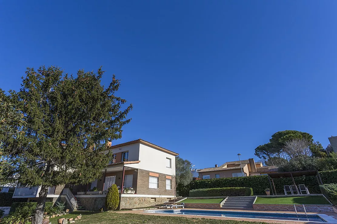 Casa a Palau molt assolellada amb jardí i piscina