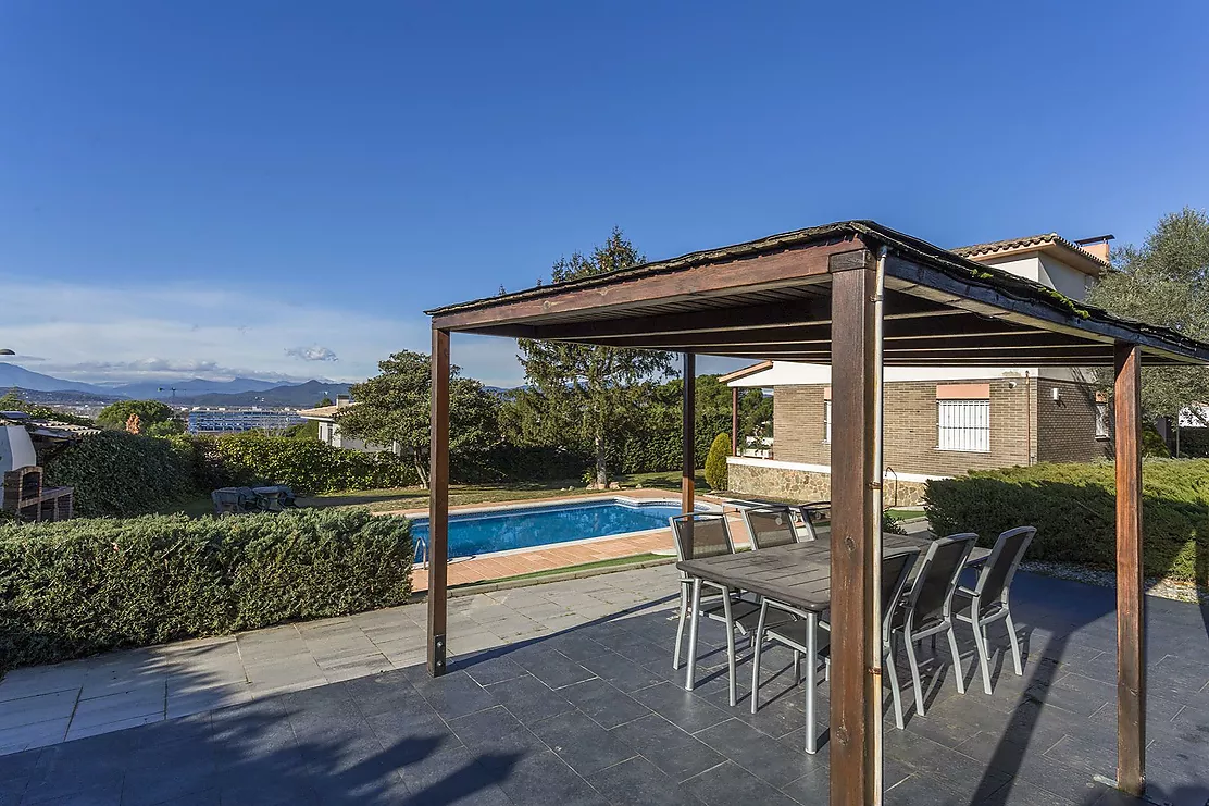 Casa a Palau molt assolellada amb jardí i piscina