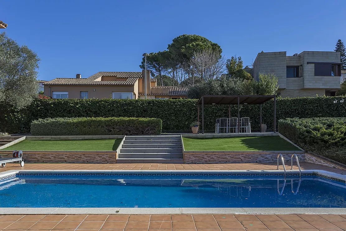 Casa a Palau molt assolellada amb jardí i piscina