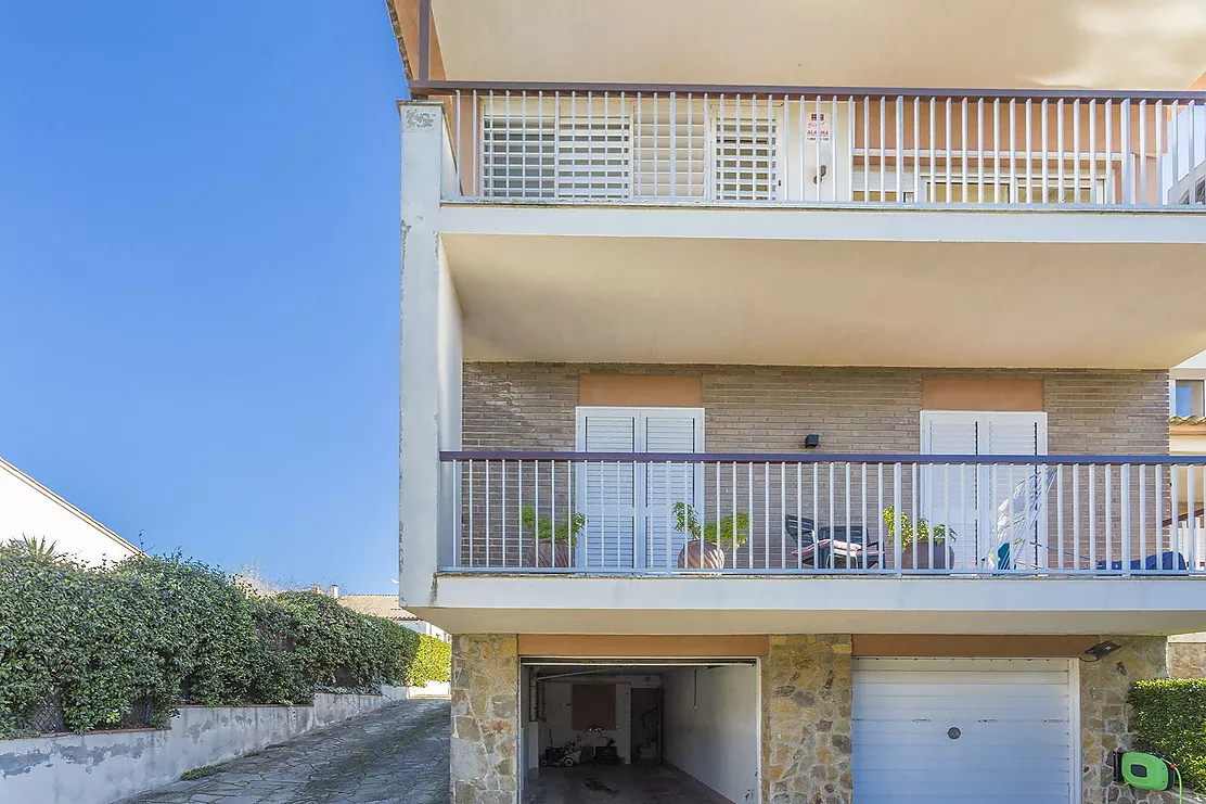 Casa a Palau molt assolellada amb jardí i piscina