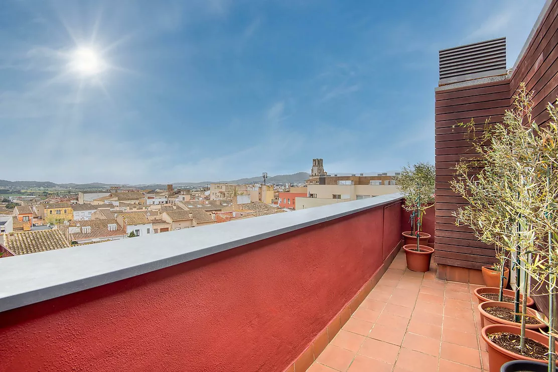 Ático dúplex exclusivo en el corazón de Palafrugell con vistas abiertas a Calella de Palafrugell