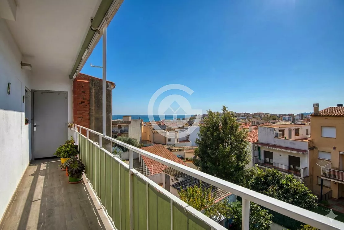 SPECTACULAR FULLY RENOVATED APARTMENT IN PALAMÓS WITH SEA VIEWS!
