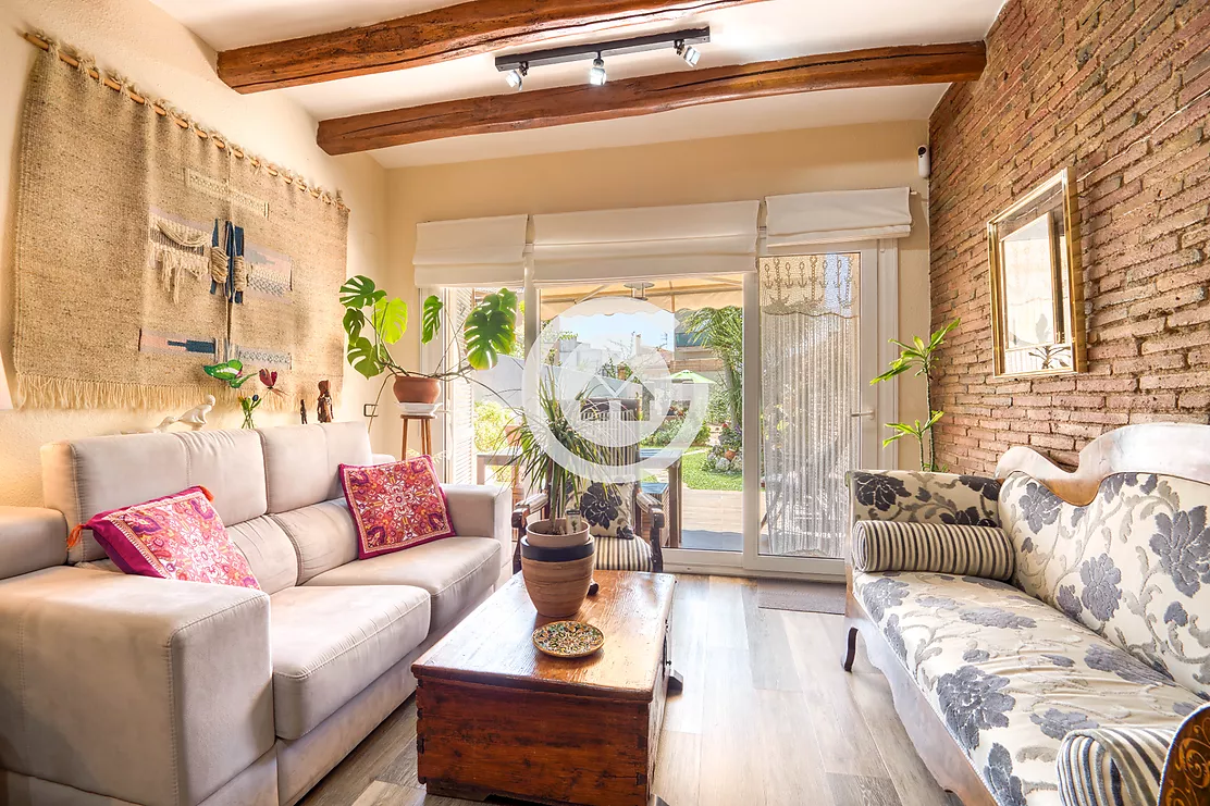 Casa de poble amb encant, jardí privat i un caràcter únic al cor de Palafrugell.